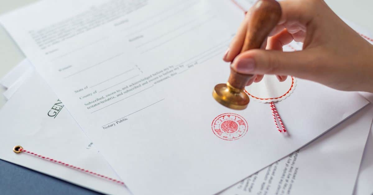 האם כל עורך דין יכול להפוך נוטריון?