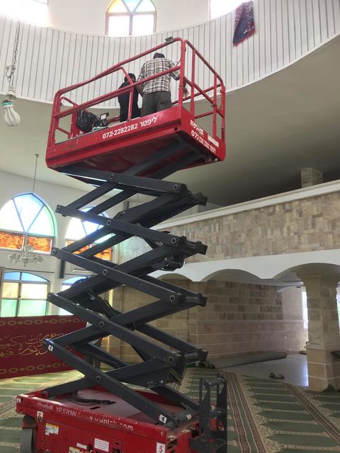 במות הרמה לעבודות בגובה - למה חשוב לבחור חברה מוסמכת עם ניסיון?